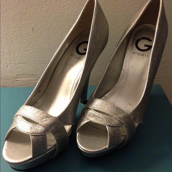 Silver Pumps ➖REDUCED PRICE➖ - Picture 2 of 2