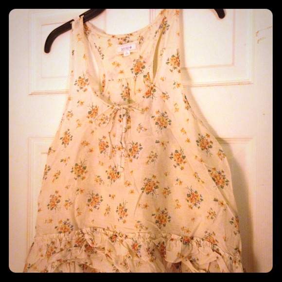 (Traded).....Cute ruffled top
