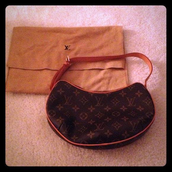 Authentic Louis Vuitton Pochette