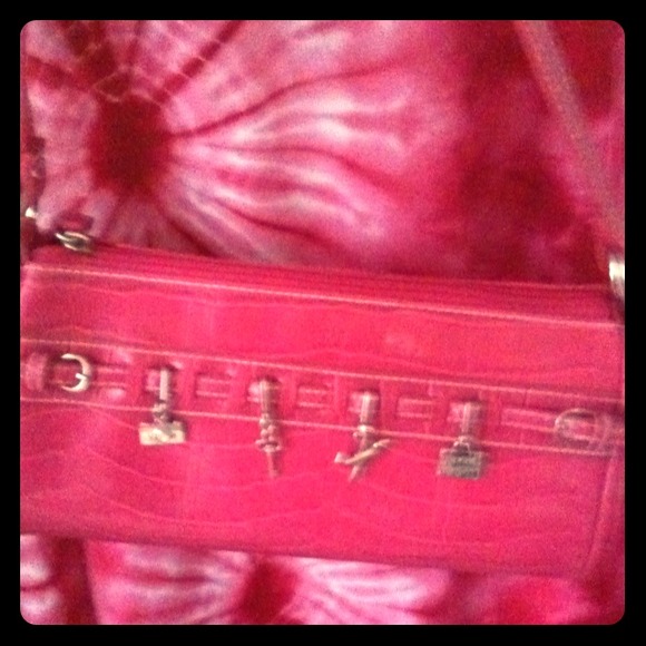 Cute pink charm purse.