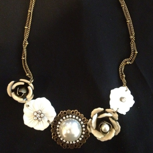 Vintage floral necklace