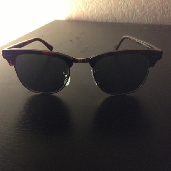 💰🔅SOLD🔅💰Rayban clubmaster sunglasses