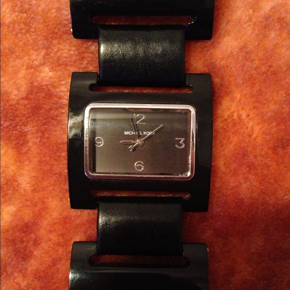 Michael Kors Watch 🕘 - Picture 3 of 3