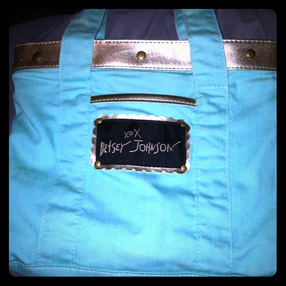 🐘🐘Small Aqua Betsy Johnson Purse!!