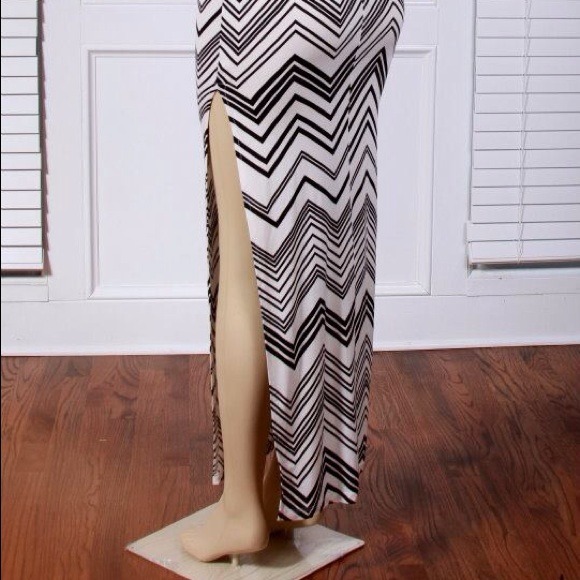 Chevron Maxi w/ cut gold rope belt. New. - Picture 4 of 4