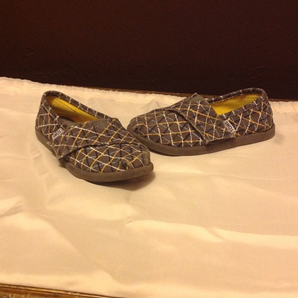 Kids Toms Size 10