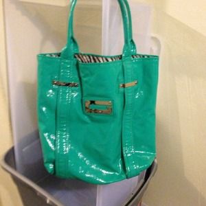 Guess tote bag.