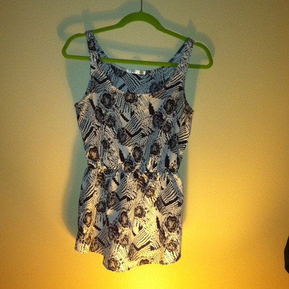 Sleeves black and white Blouse