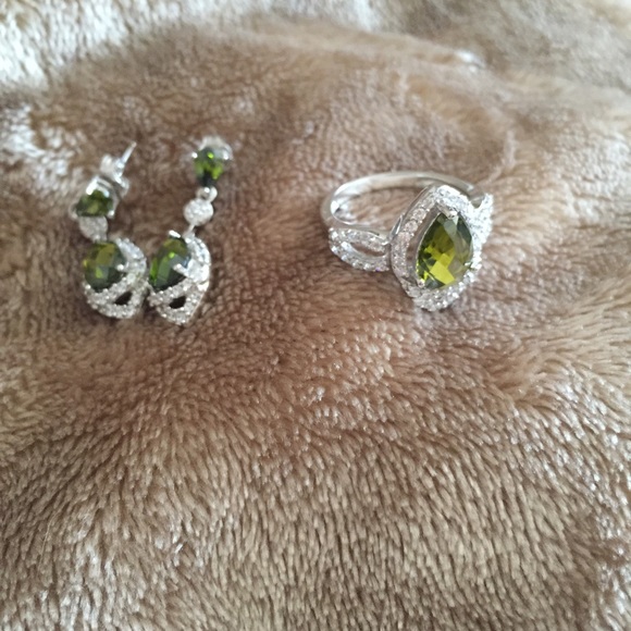 Silver 925 💐🌷🌹Earrings and Ring Set 💸SALE 💸💸 - Picture 4 of 4