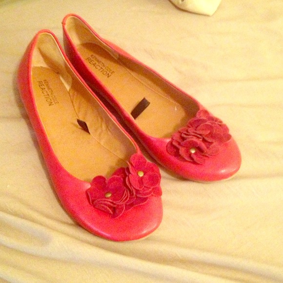 Gorgeous red Kenneth Cole reaction flats ⭐⭐