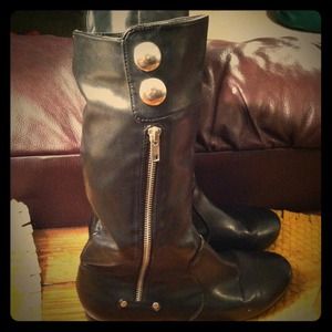 SOLD. Bundle Boots. Harley top and skull caps