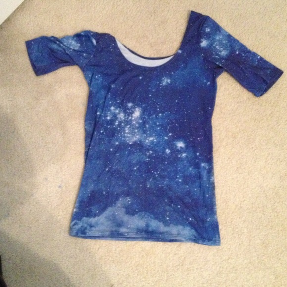 🚫Traded🚫Galaxy wolf shirt - Picture 2 of 2