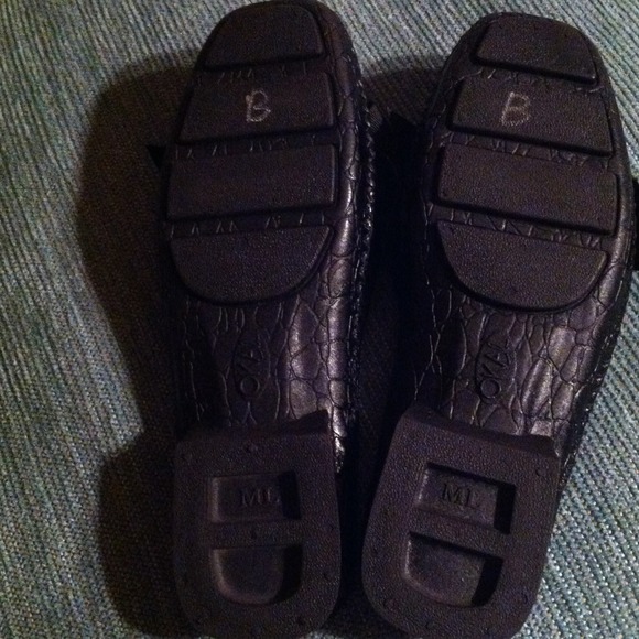 Shoes - Picture 2 of 4