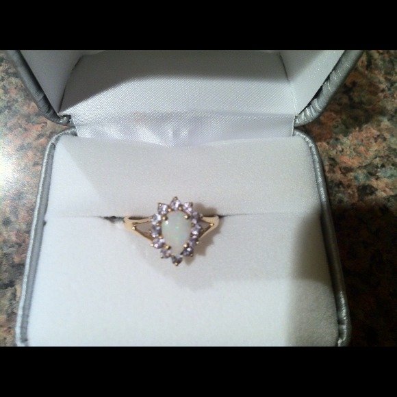 Beautiful 14kt gold opal and tanzanite ring