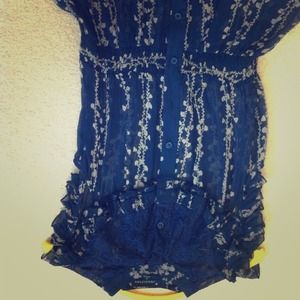 Forever 21 here sleeveless navy n khaki vine blous