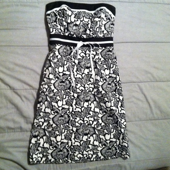 Dress: blk & white strapless BMOSS brand