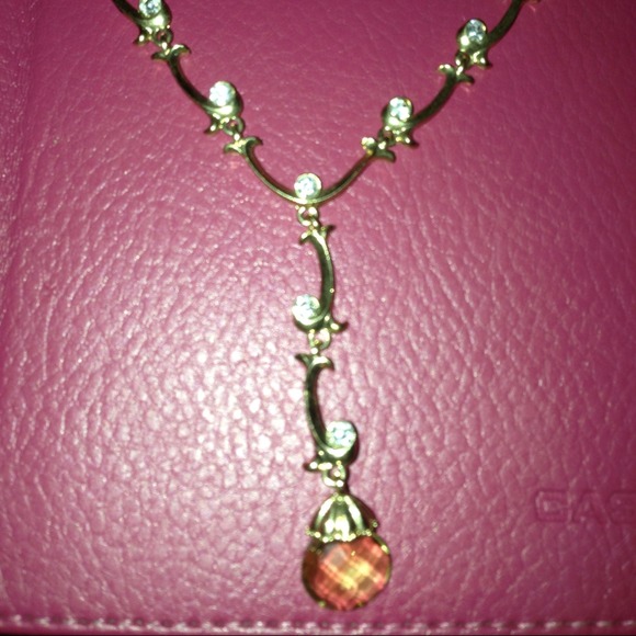 Avon necklace. - Picture 2 of 2