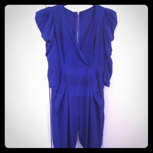 Sold💢💢💢 Jumpsuit! Very nice fit.