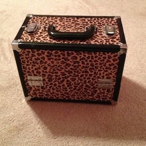 Cheetah print makeup case 😍😍