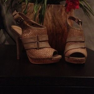Woven and leather Aldo heel