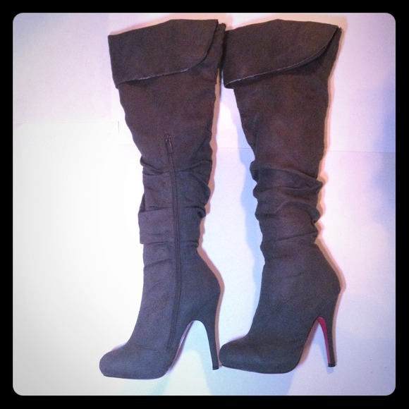 CUTE Gray Suede Over-the-Knee high heel boots!