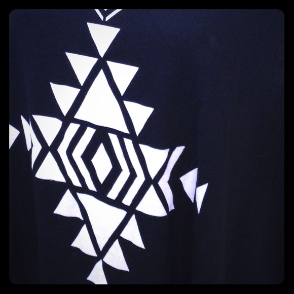 Bundled black Tribal tank -M and White Tank -L