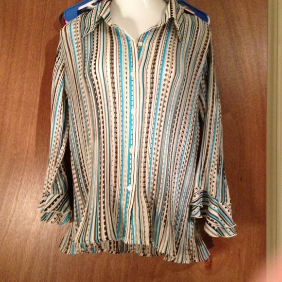 🏵Cato brand long sleeve hi-low blouse.🏵