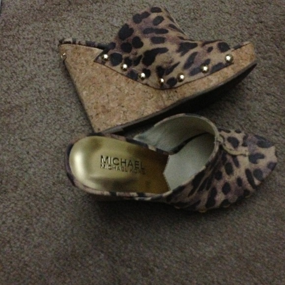 Michael kors leather upper rubber sole