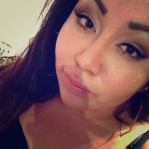 Know me:) Daniela Morales. 20. Hispanic.