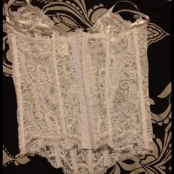 Lace corset - Picture 2 of 2