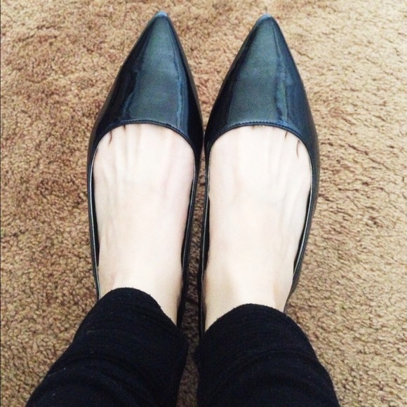 ❌SOLD❌Black patent pointed flats with strap!