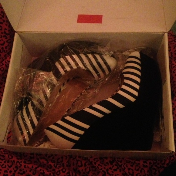 Aldo wedges