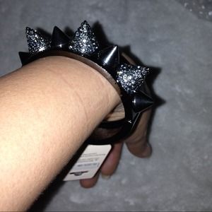 Spike glittery bracelet