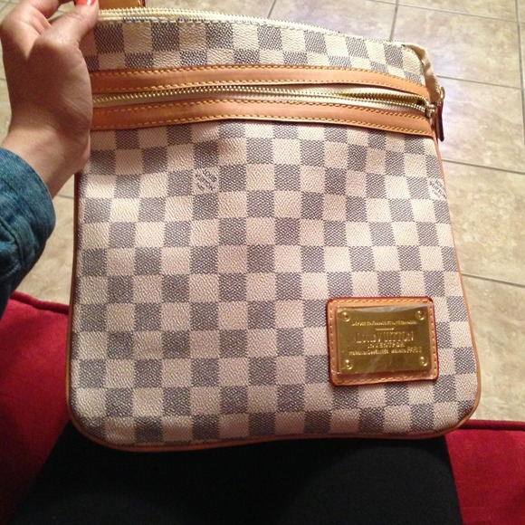 Louis vitton bodycross purse