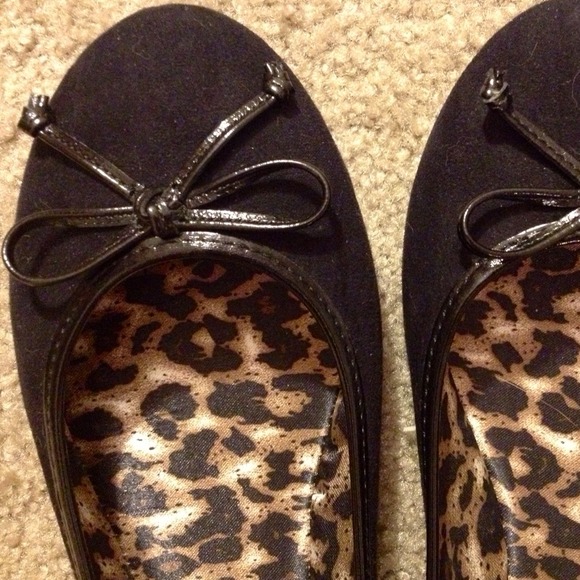 Shoes - Black flats with bow 🎀