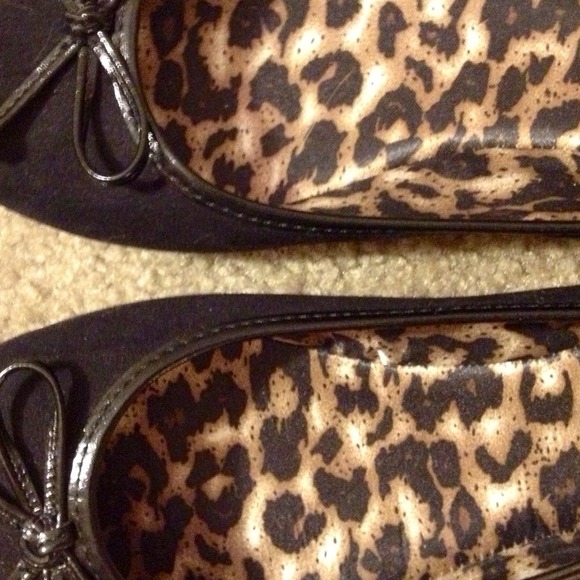 Black flats with bow 🎀 - Picture 3 of 3