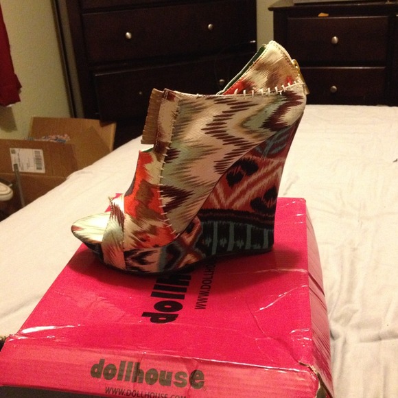 Tribal print wedges