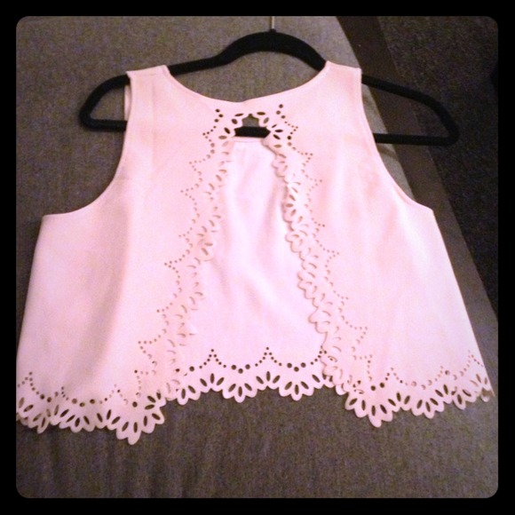 Cute backless floral cutout cropped top NWOT