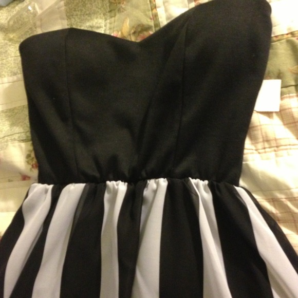 🚫Sold🚫Black and white chiffon dress - Picture 2 of 4