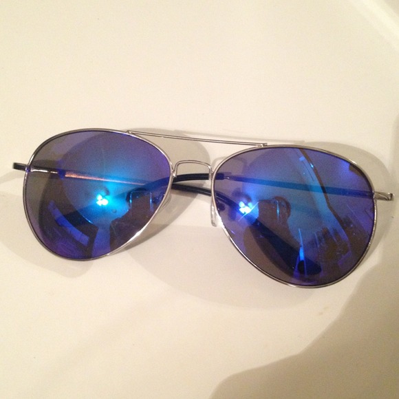 Mirrored aviators