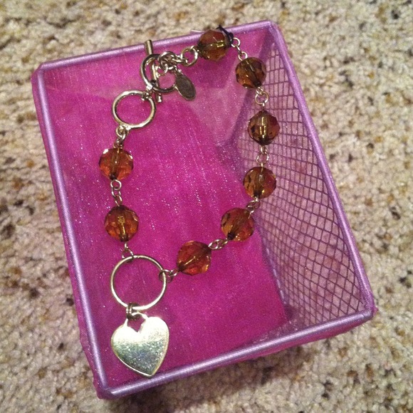 Adjustable tortuous color bracelet .