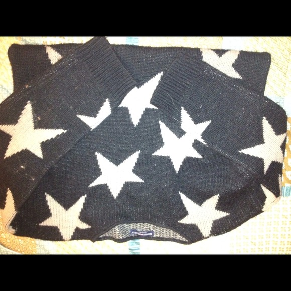 ❌BUNDLED❌Brandy Melville starry sweater - Picture 4 of 4