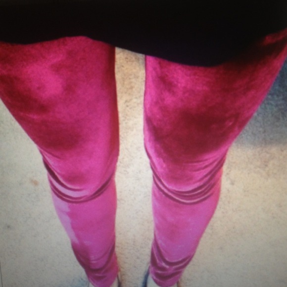 LOOKING FOR RED VELVET LEGGINGS