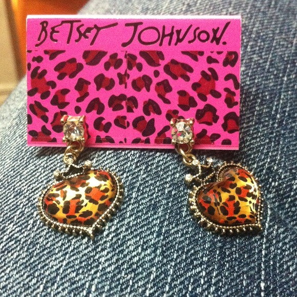 Cheetah Necklace, earrings, and ring set.