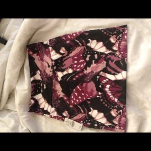 NWT- pattern body con skirt. Never Worn.
