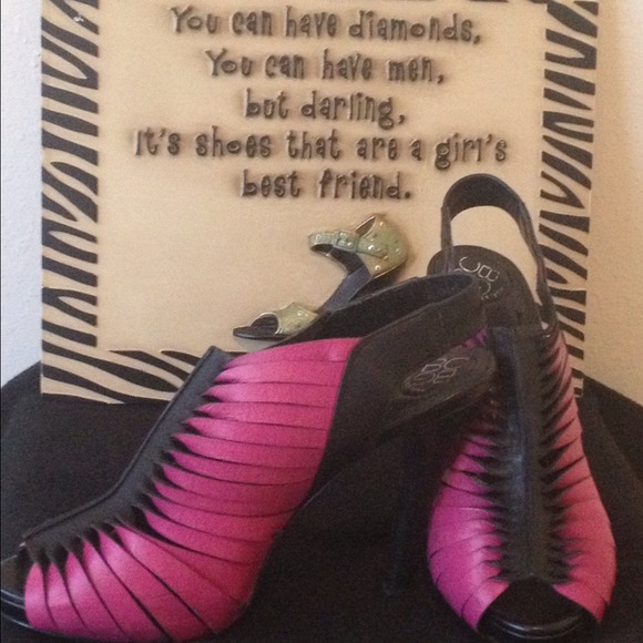Pink/black Slingback heels are hotttt!!!🔥🔥🔥