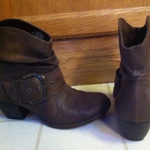 Maurice's size 8 brown boots