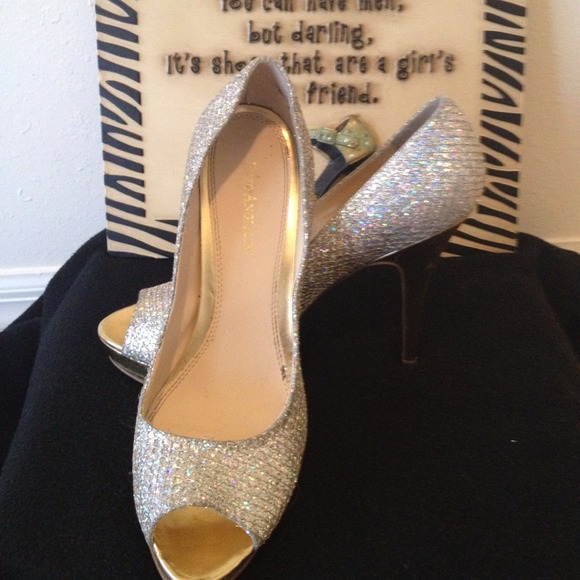 Ladies, these blinged out beauties are a must have