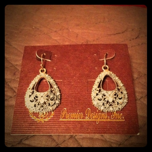 Dangle Premier Designs Earrings