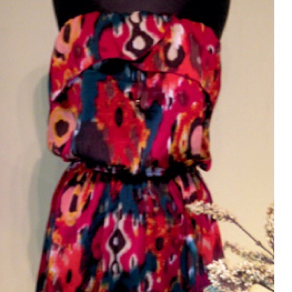 ❌SOLD❌Mulit-Colored Strapless Juniors Dress - Picture 2 of 3